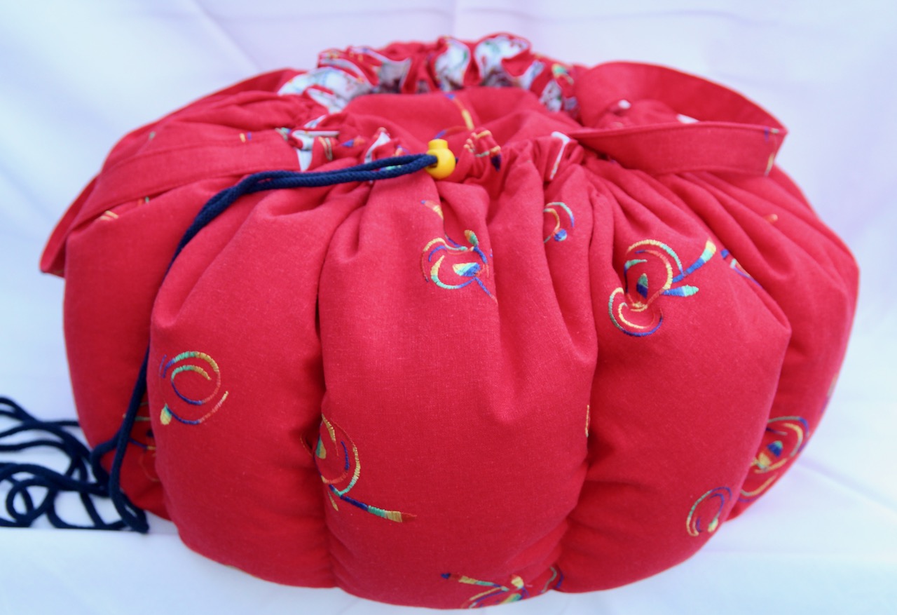 KOsCHino Kochkissen Rot Leinen mit Stickerei