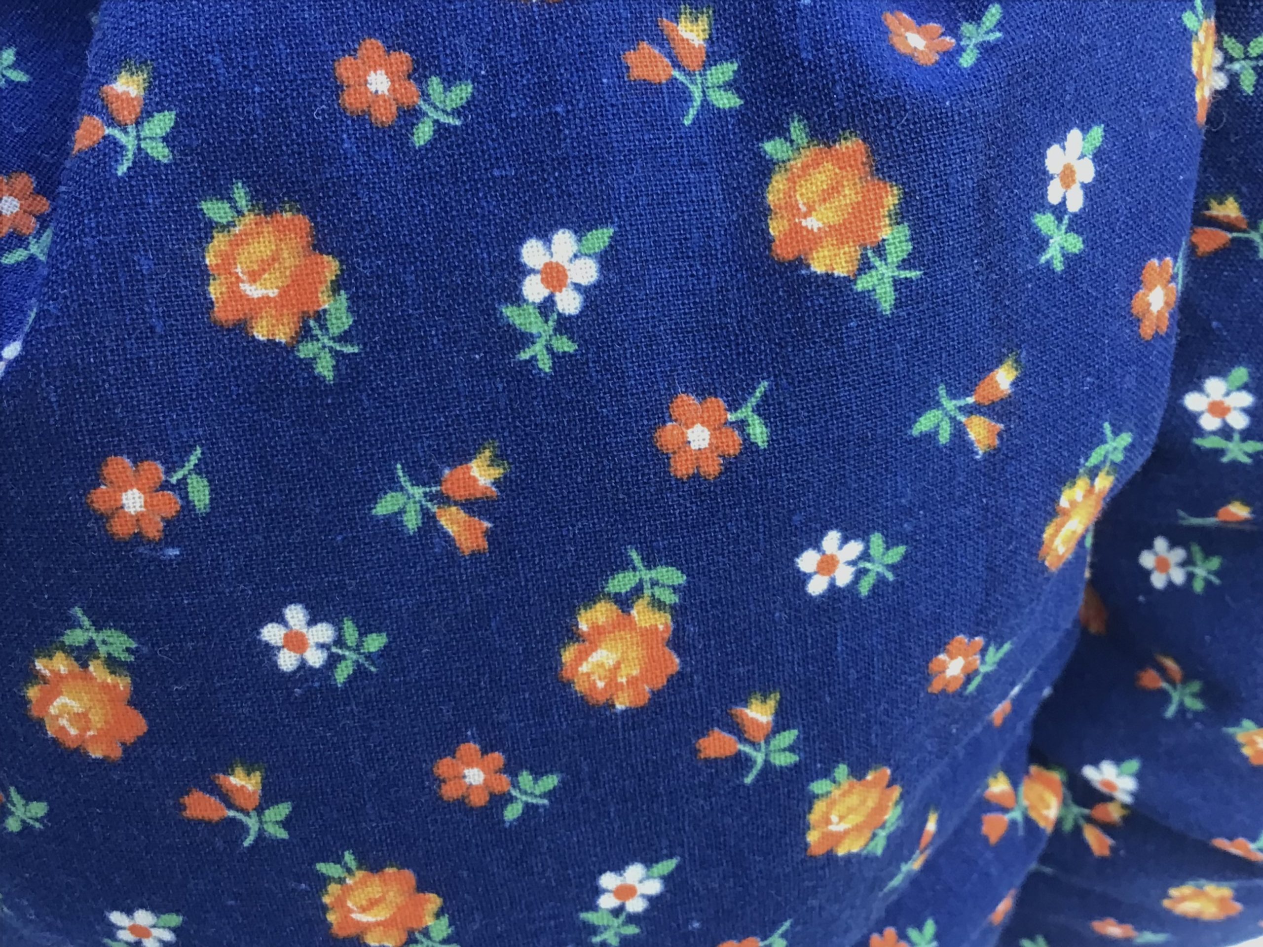 KOsCHino Kochkissen Dunkelblau mit kleinen Blüten UNIKAT Groß – Bild 5