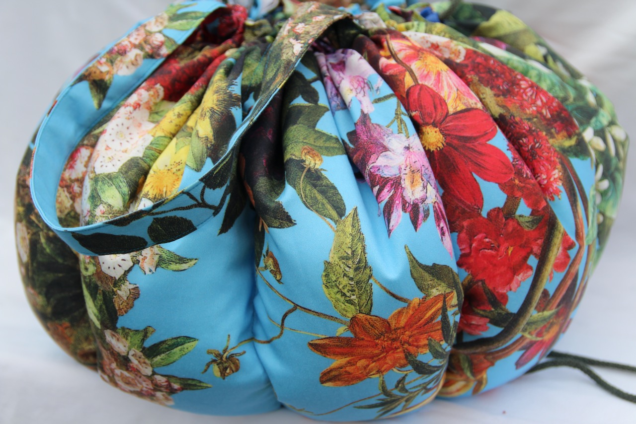 KOsCHino Kochkissen Blütenzauber Groß – Bild 6