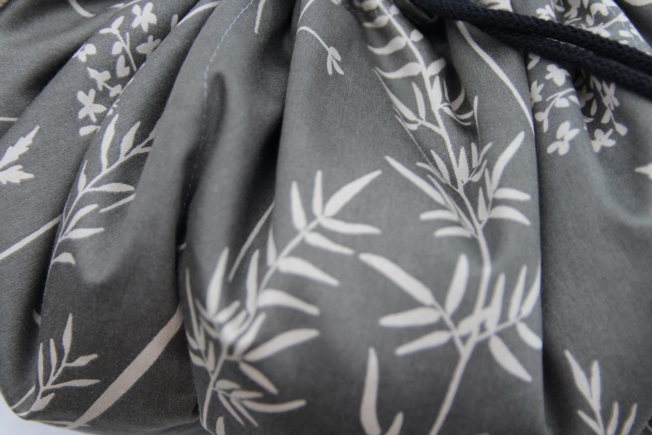 KOsCHino Kochkissen Grau mit Gräsern Groß – Bild 5