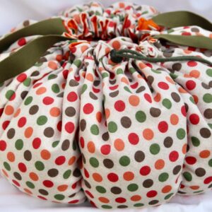 KOsCHino Kochkissen  Punkte auf Beige Klein