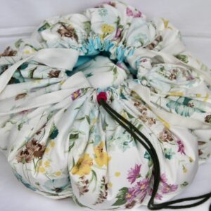 KOsCHino Kochkissen Blüten auf Creme