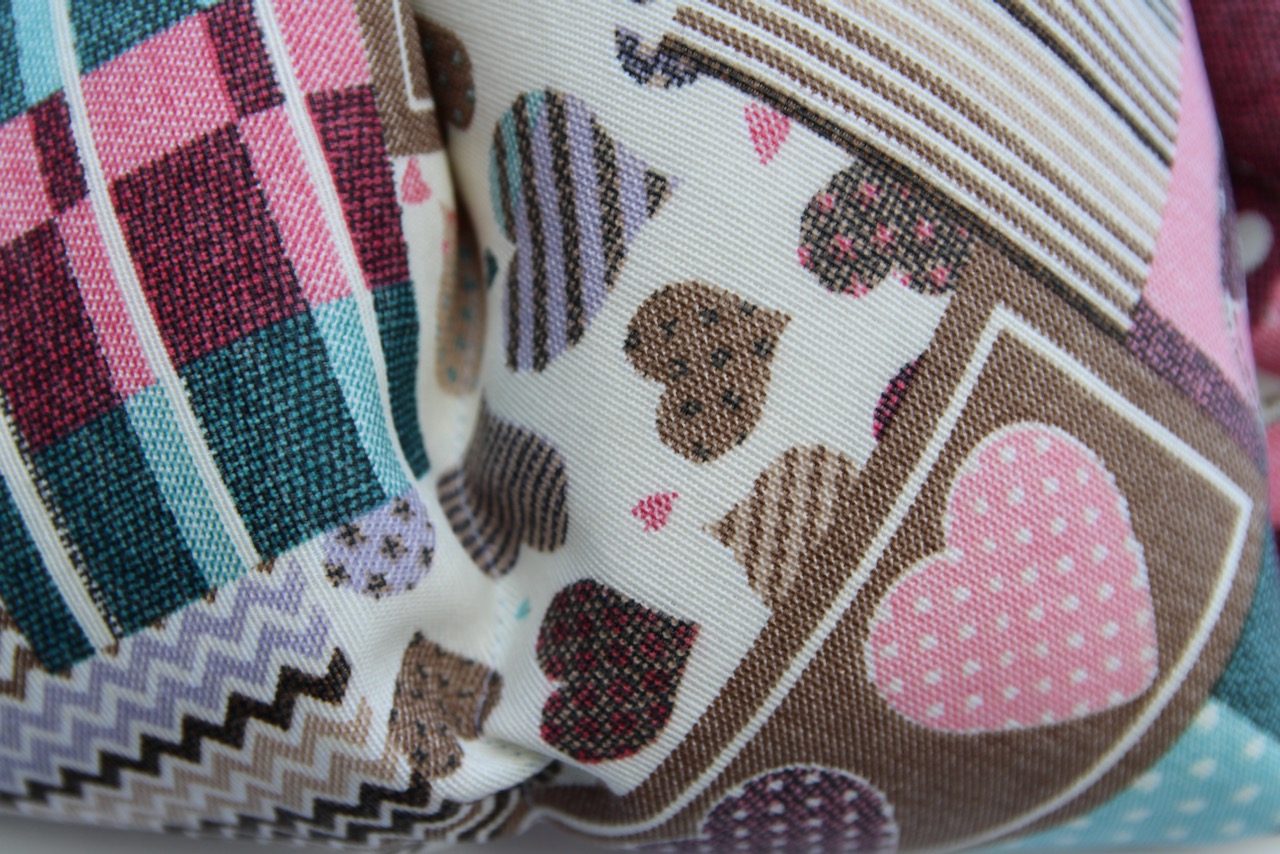 KOsCHino Kochkissen Bunt mit Herzen Groß – Bild 5